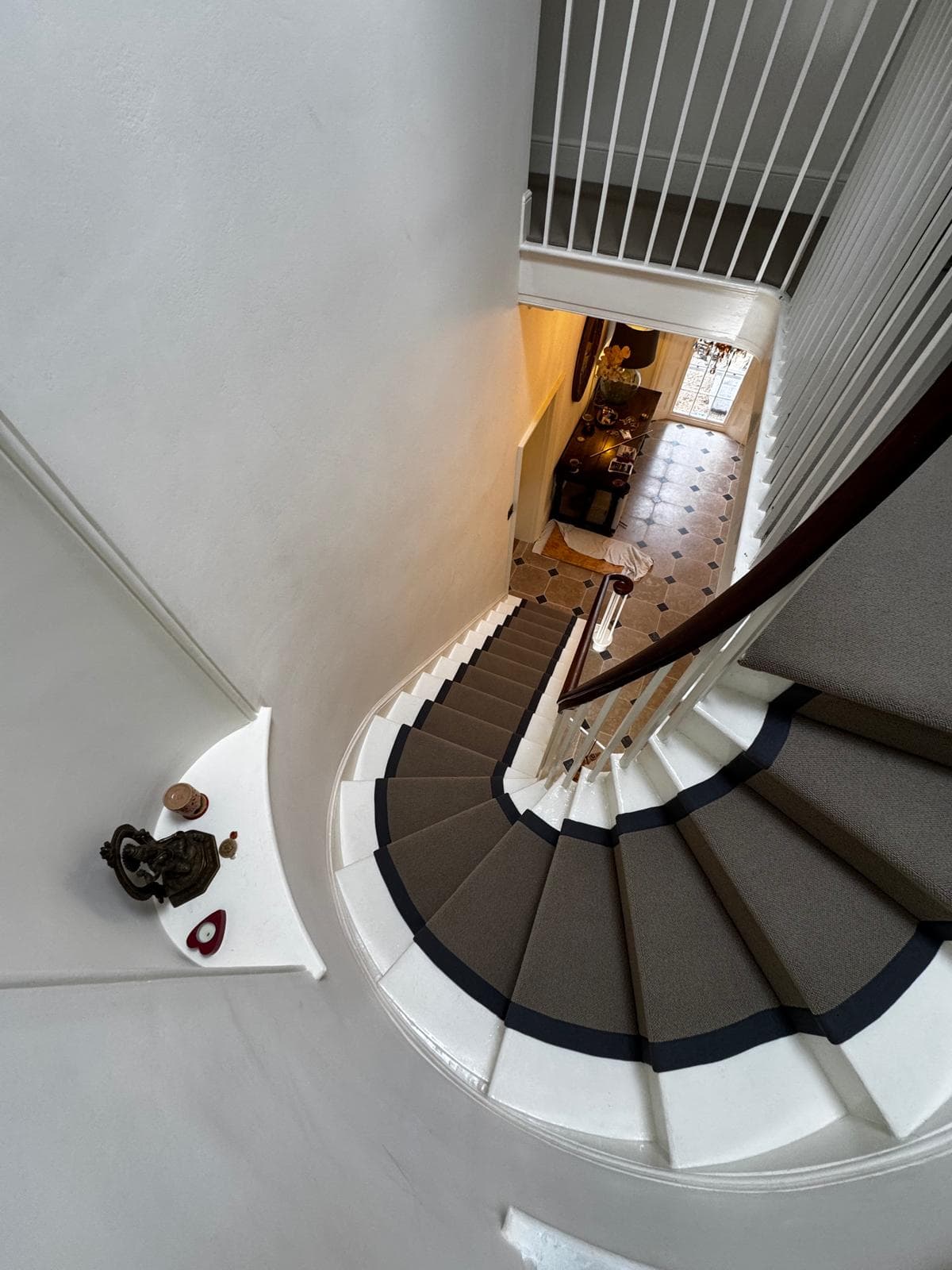 Elegant Bound Runner for a Winding Staircase